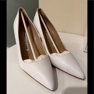 Manolo Blahnik Women's Pointed Toe Nappa Leather Pumps